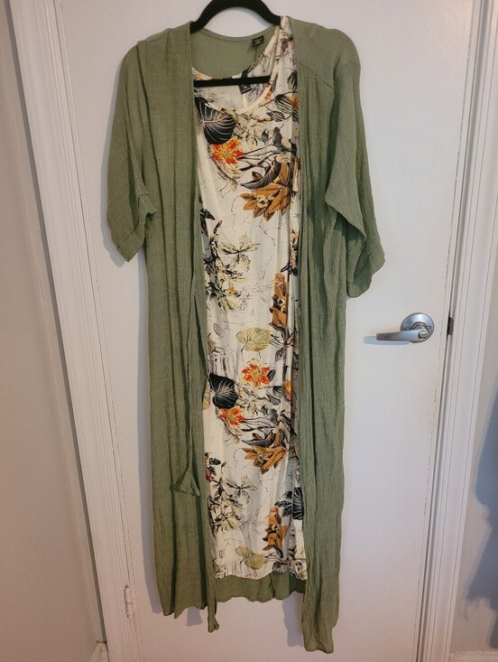 SHEIN Dresses & Skirts - SHEIN Green & Cream Floral Print Women’s Top